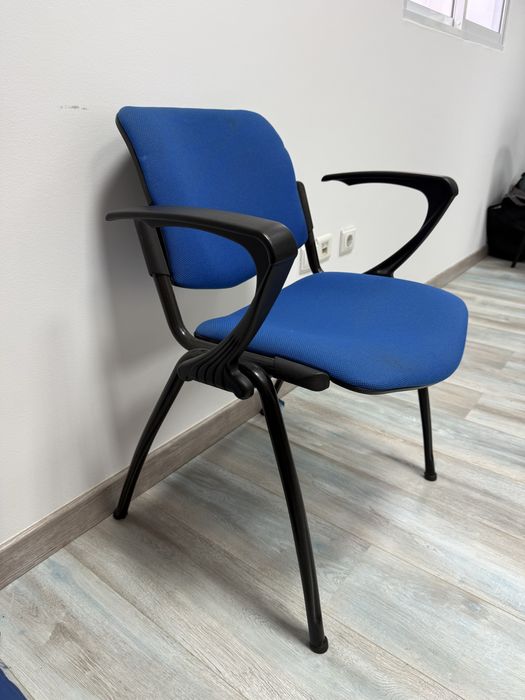 Cadeira 4 pes muito pouco uso