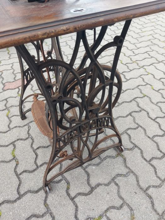 Stara maszyna do szycia Naumann kolekcjonerska