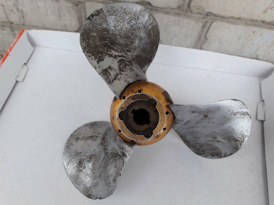 Продам гребной винт на л.мотор Вихрь