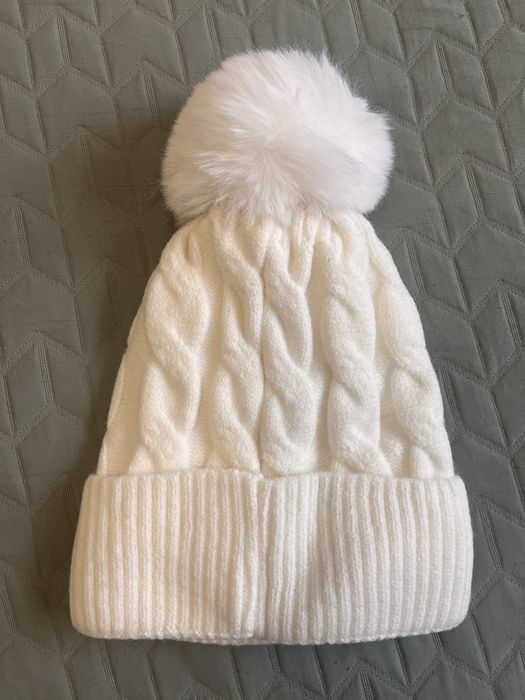 Biała zimowa czapka UGG Australia