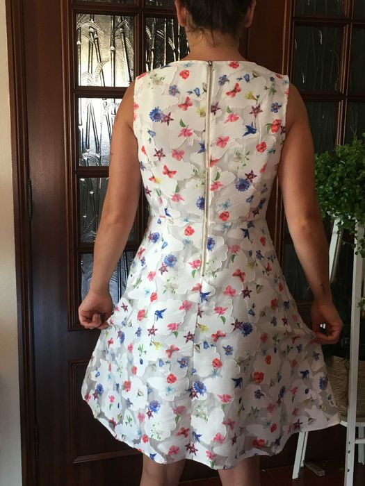 Elegante vestido florido da marca Rene Derhy