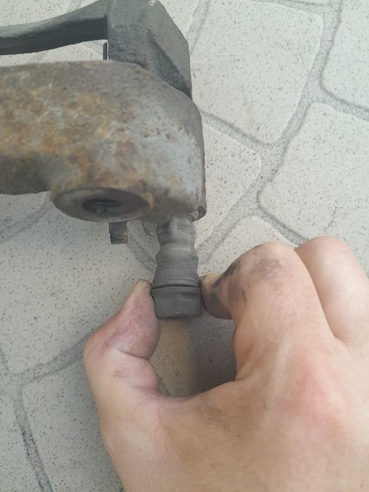 Скоба суппорта Тойота Королла Е150