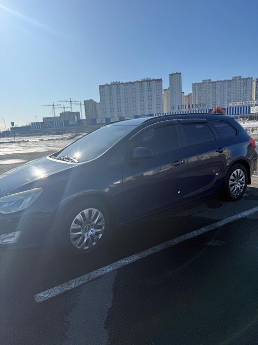 Продаеться гарне сімейне авто в гарному стані перший власник в україні