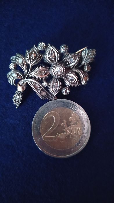 Peças de prata com ouro