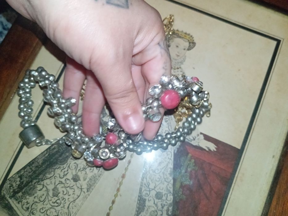 Colar bom estado vintage tem dois
