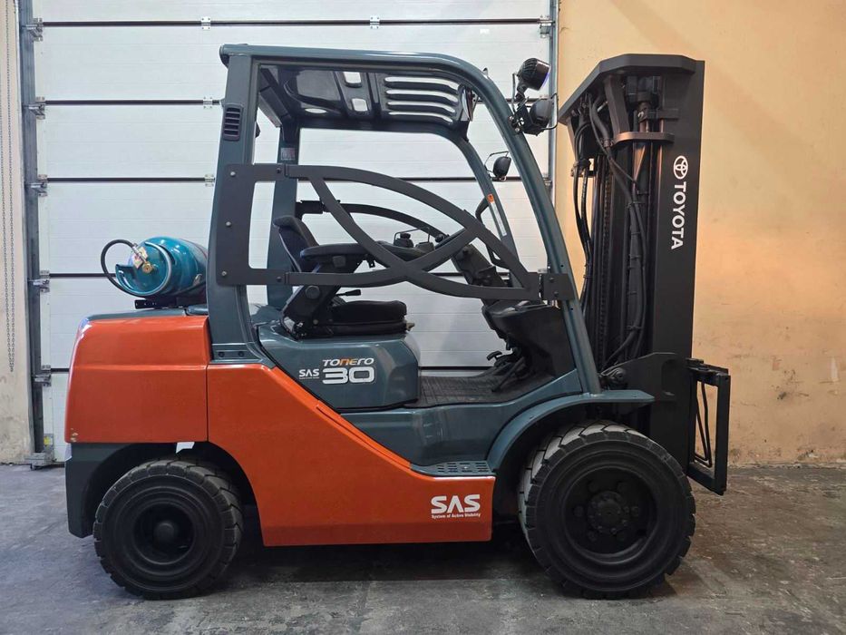 Навантажувач вилковий, газовий 3.0 тонни
Toyota 02-8FGF30