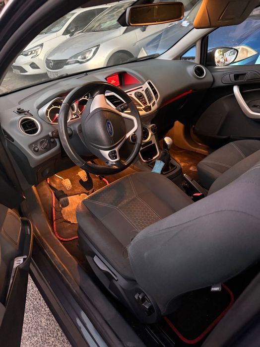 # Ford Fiesta 1\.6 TDCi Econetic 2011 – Diesel Económico \| Ar Condicionado \| 3 Portas — photo 4