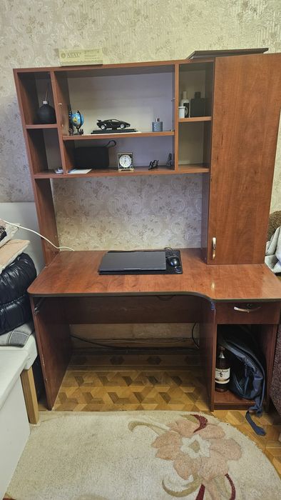 Продам компьютерный стол.