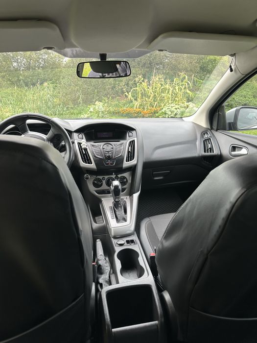 Автомобіль ford focus