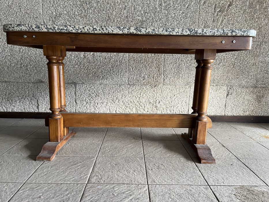 Mesa de cozinha com tampo em marmore