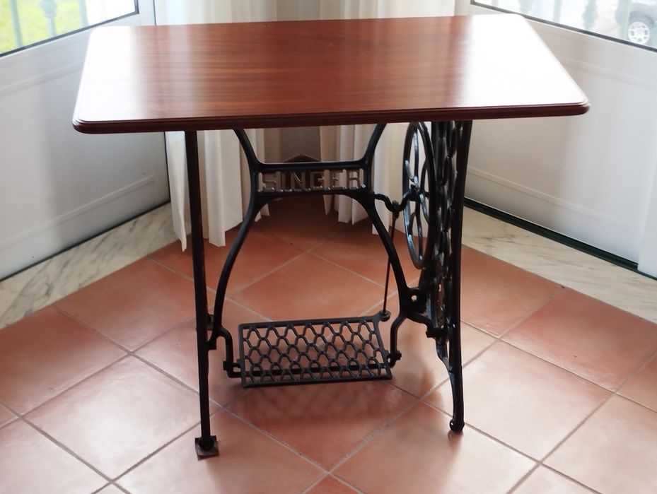 Mesas de costura Singer e Husqvarna