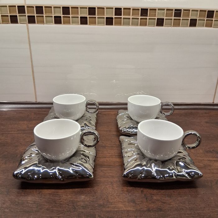 Home and you 4  Eleganckie filiżanki podstawki  srebrne jak podusie