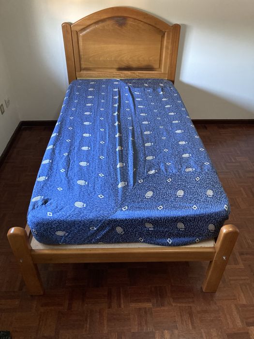 Cama de solteiro.