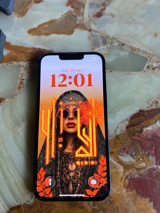 iPhone 13, bateria 84%