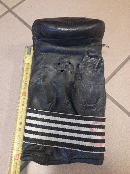 Rękawica bokserska treningowa skórzana lekka - tanio!