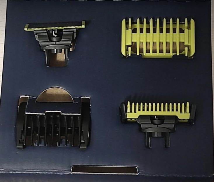 Barbeador e Aparador Philips com Acessórios