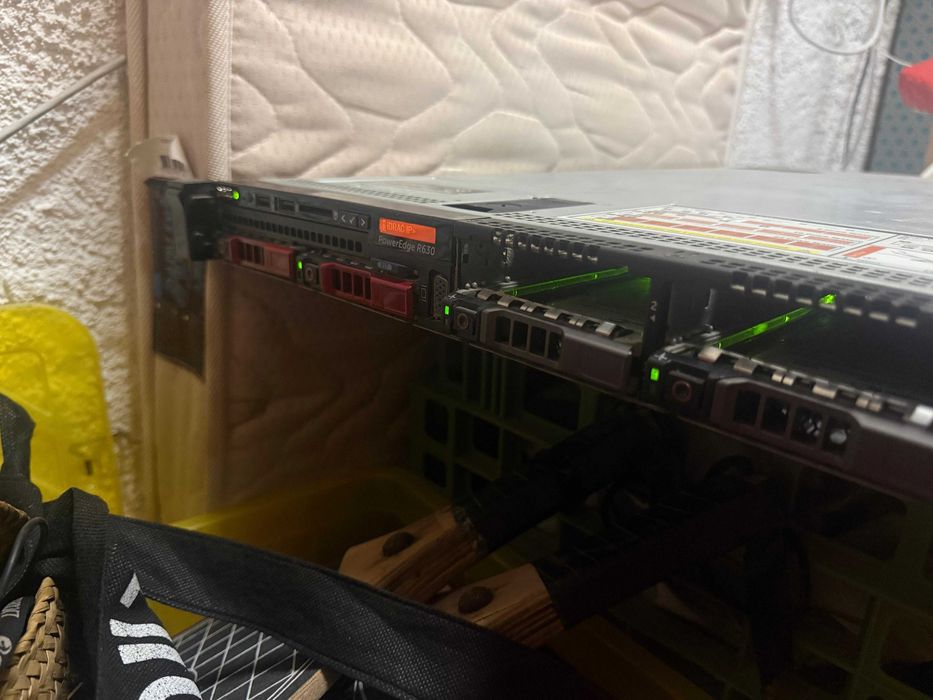 Servidor Dell PowerEdge R630 — 128GB RAM DDR4 — a funcionar