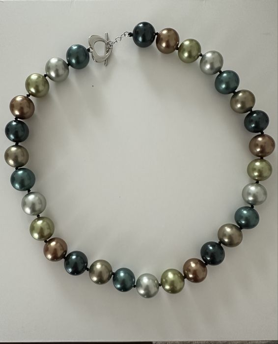 Korale o ciekawej kolorystyce