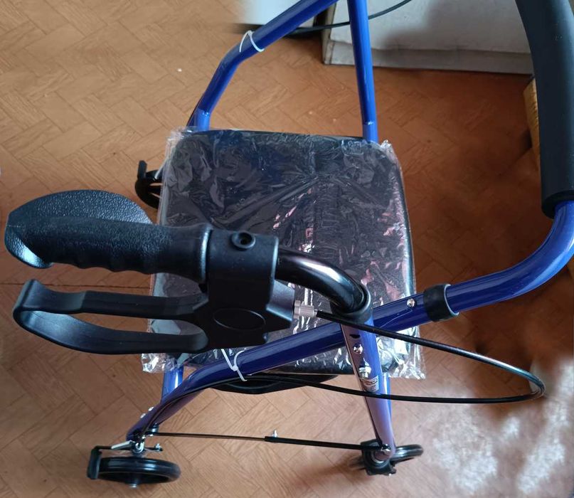 Ходунки с колесами и сидением