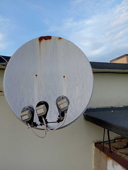 Супутникова антенна