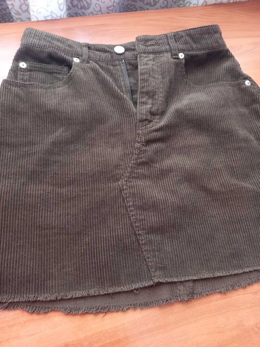 Sprzedam spódnicę sztruksową PULLBEAR r.S