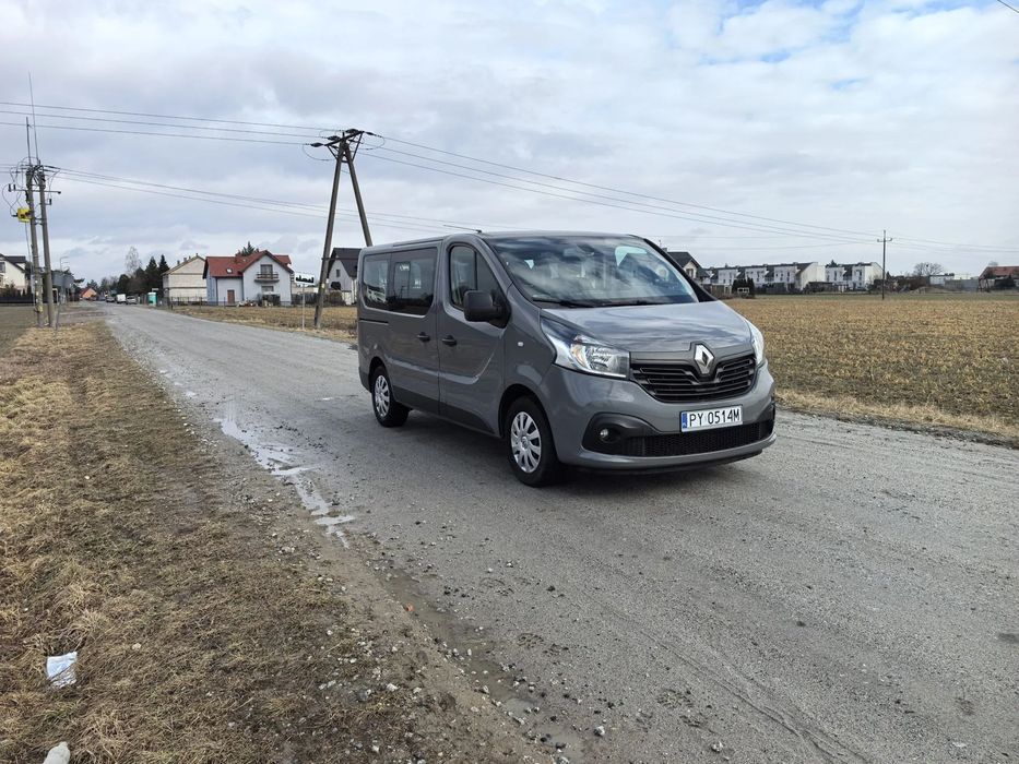 Renault Trafic 9 osobowy, niski przebieg, świetny stan