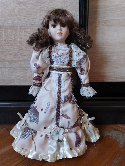 Порцелянова лялька