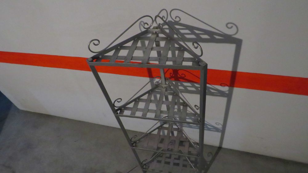 Movel . floreira em metal