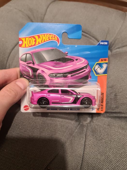 Машинка Hot Wheels 20 Dodge Charger Hellcat