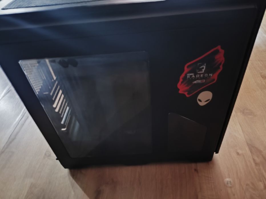 Phanteks Enthoo Luxe Czarna z wentylatorami