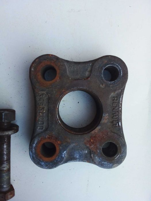 Гайка буксировочного крюка Рено Магнум Премиум.