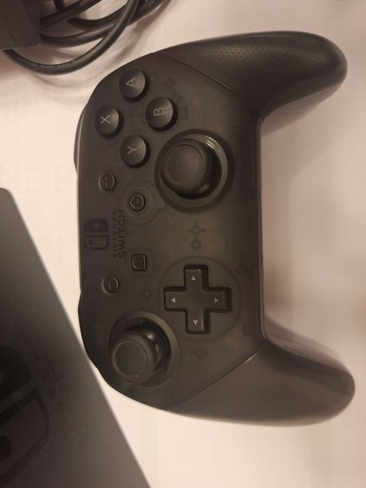 Konsola NINTENDO Switch HAC-001(-01) + Pad + 2Gry +Akcesoria