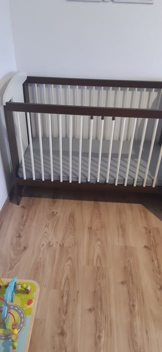 Łóżeczko dziecięce z materacem