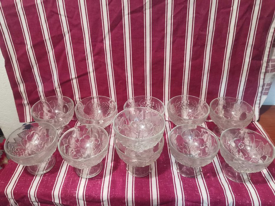 conjunto de 11 lindas taças de sobremesa em vidro com relevos de frutas