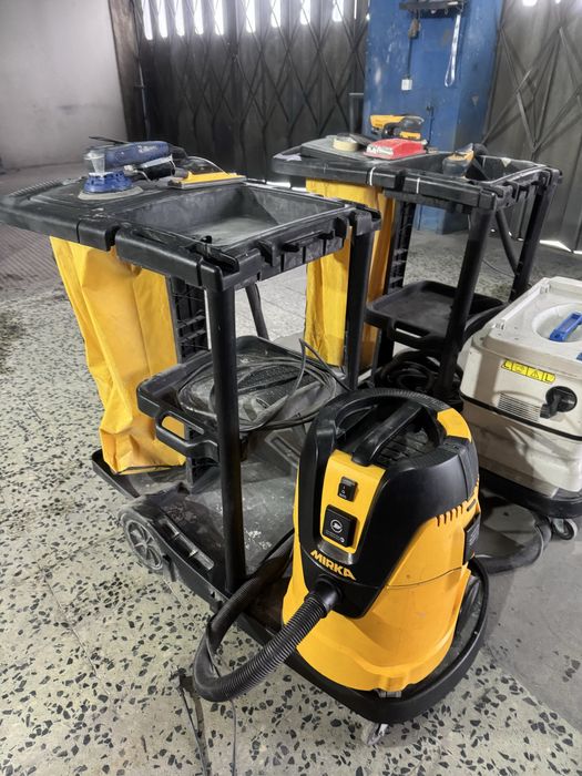 Vendo duas maquinas de preperação de automoveis !