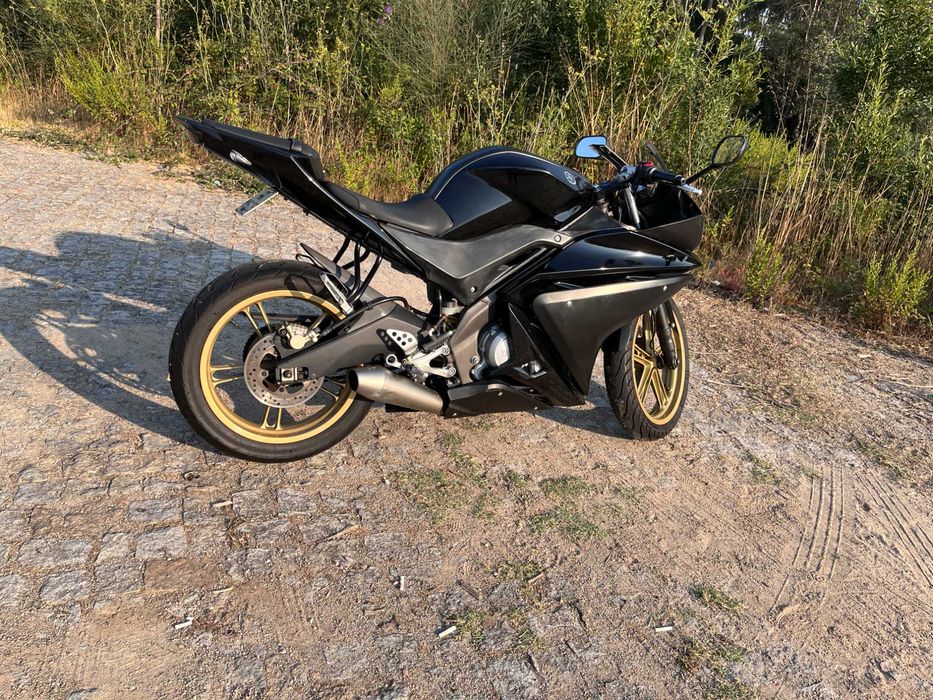 Yamaha YZF - R125 2012