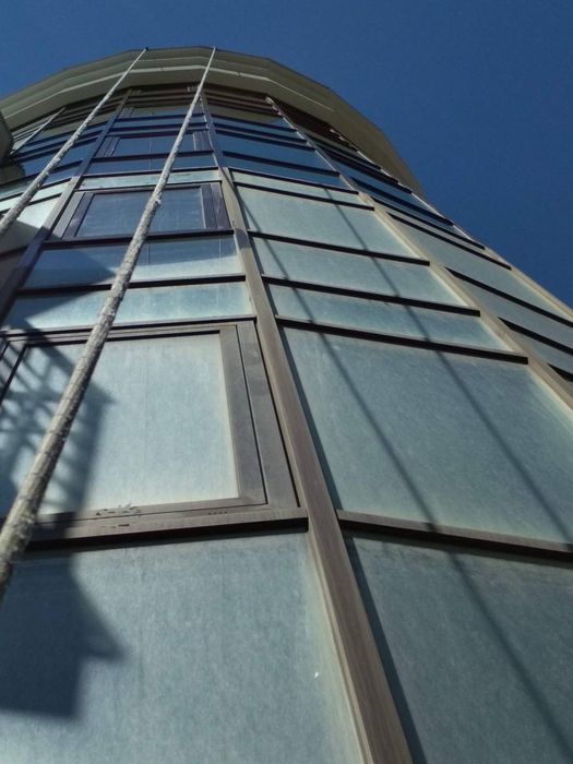Миття вікон,миття  фасадів на висоті. Львів.  Промисловий альпінізм.