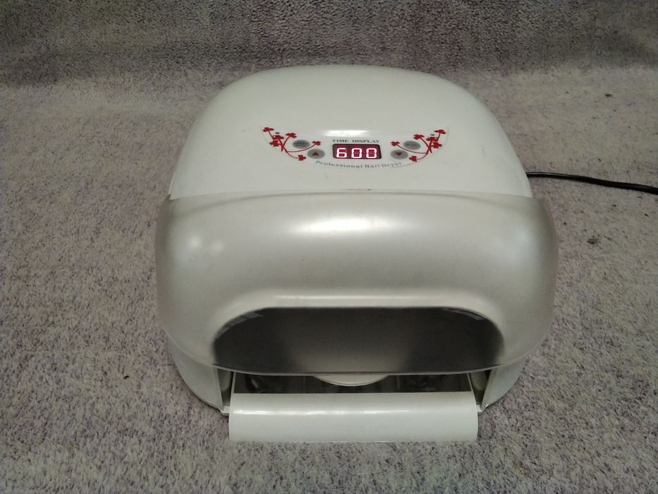 Профессиональная сушилка для ногтей.