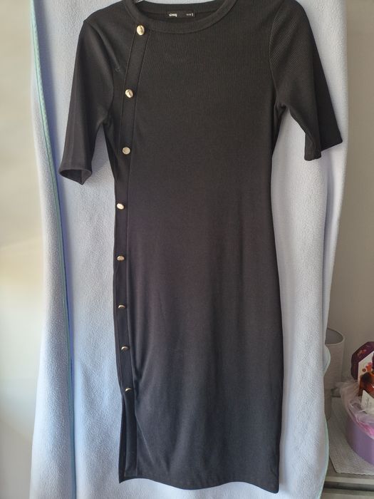 Nieużywana prążkowana sukienka