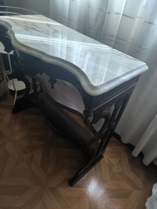 Móvel de entrada antigo