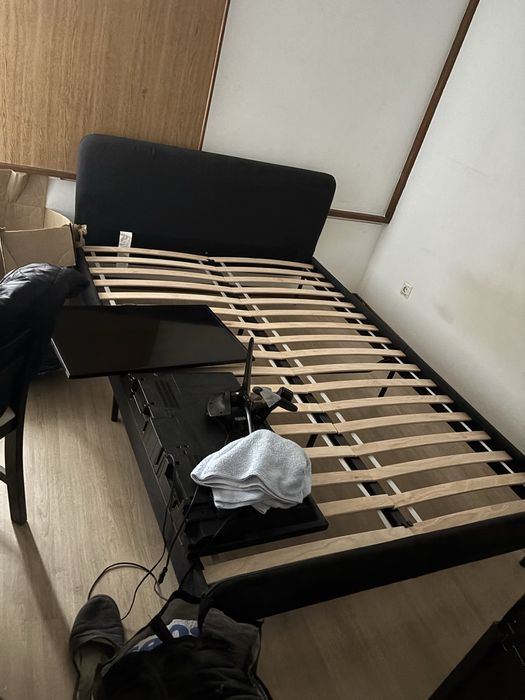 Cama 140 x 200 com estrado : semi nova . Usada 2 x