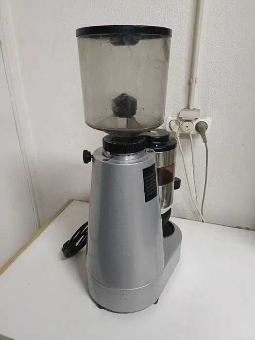 2 Moinhos de café industriais