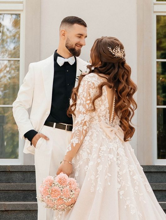 Suknia ślubna pudrowy róż cappuccino brokat koronka tren rękaw