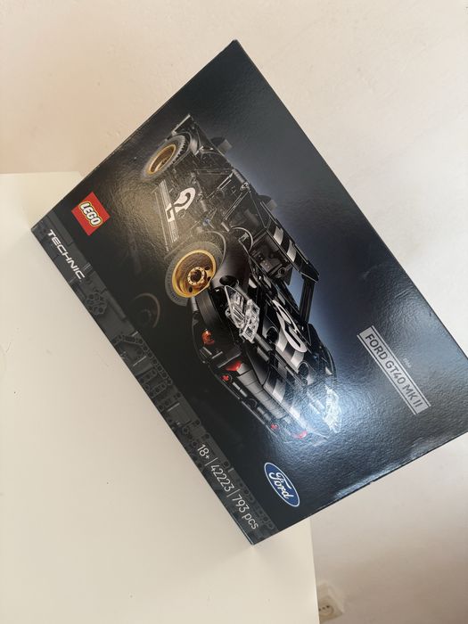 Lego Technic Ford GT40 MK2 | 42223, 739 elementów