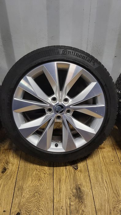 Felgi Koła OEM Skoda 18" 5x112 z oponami 235/45 R18 Superb Octavia 4 3