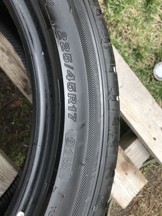 Комплект летних шин 225\45\17 Bridgestone Potenza s001