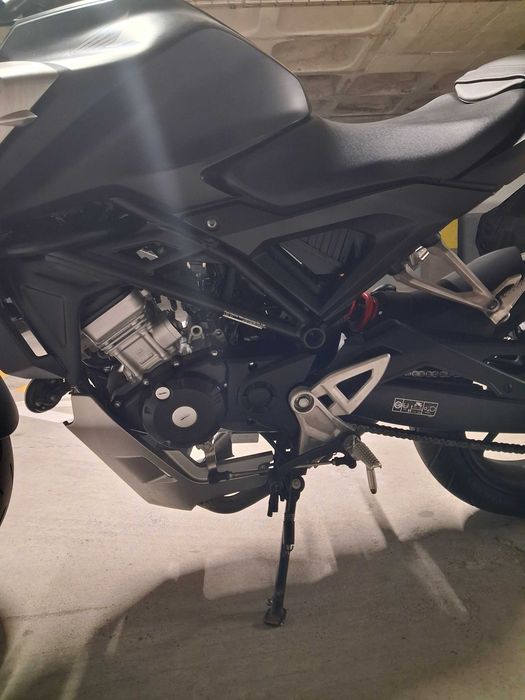 Honda Cb125r/ Aceito trocas