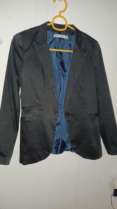 Blayzer um preto e um azul  com pouco uso .