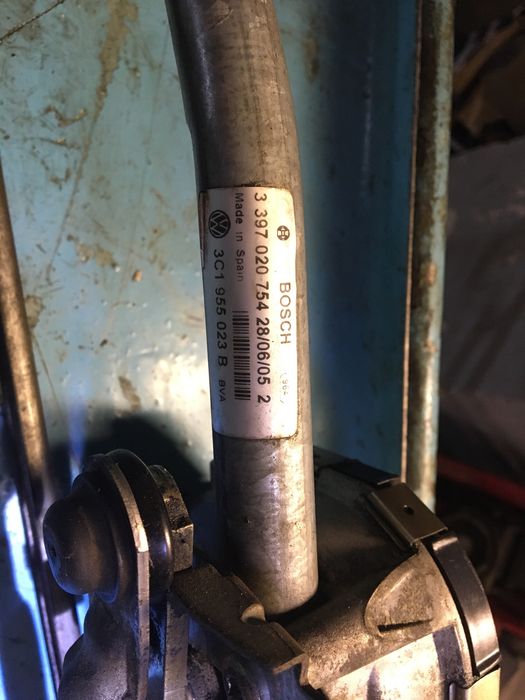 Трапеція двірників Passat B6