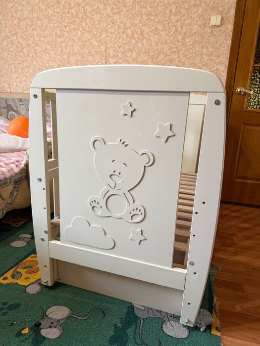 Дитяче ліжечко з шухлядою і маятником